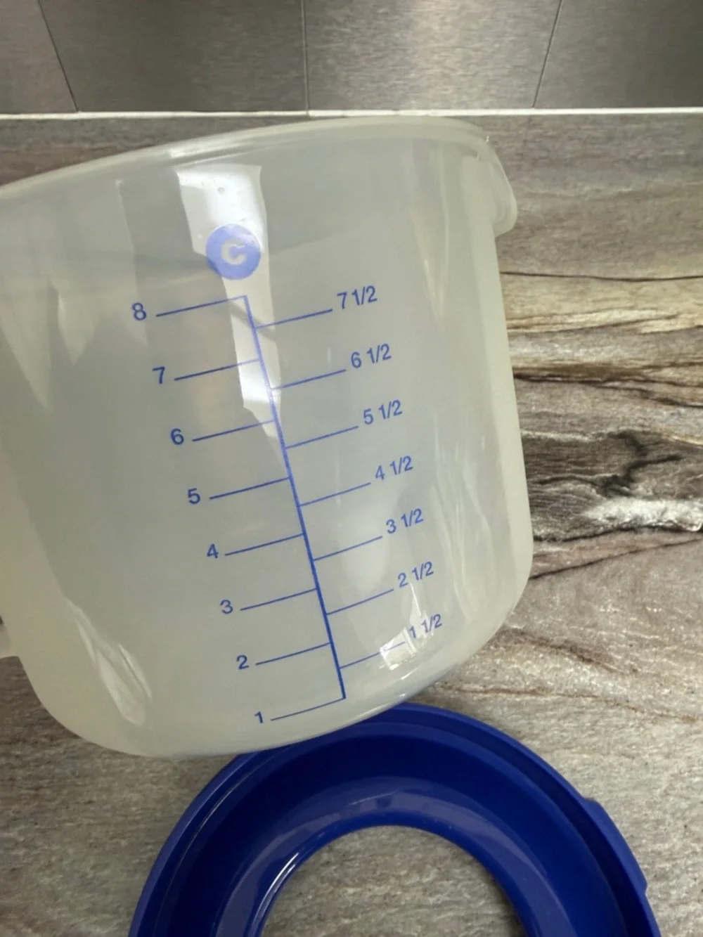 Tupperware Mix n Store - Picture 7 of 7